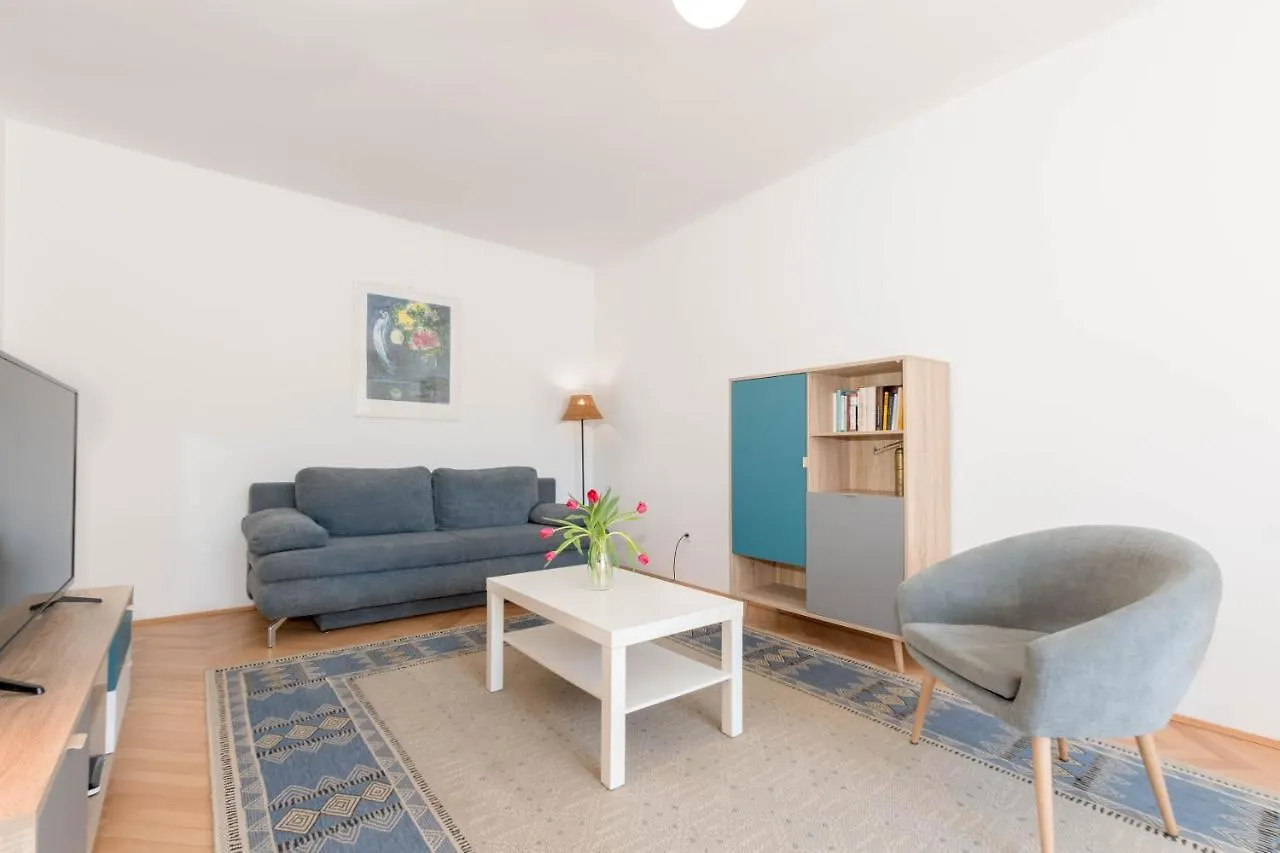 Apartment Tana Pula 0*,
