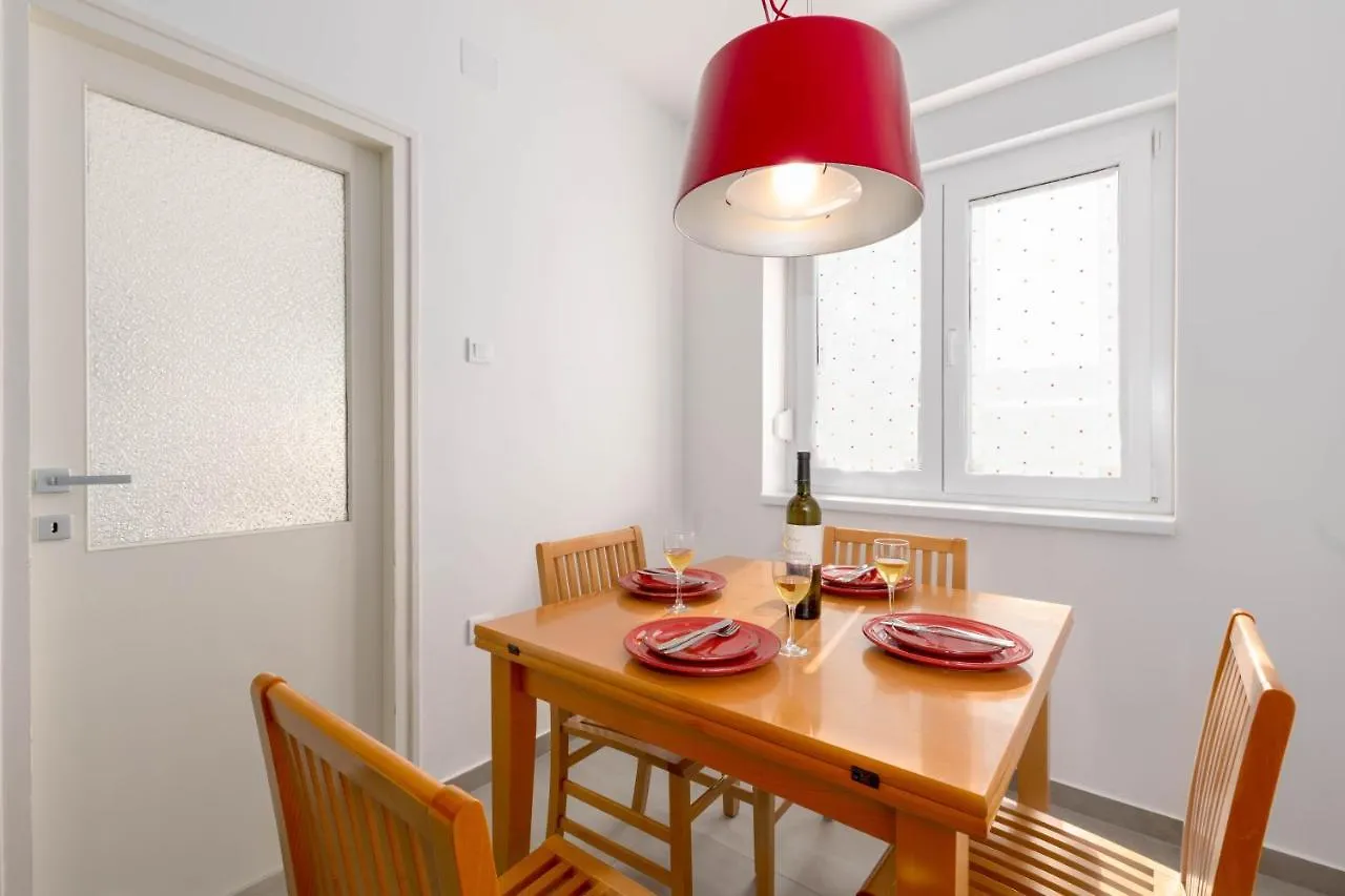 Apartment Tana Pula 0*,  Croatia